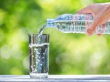 روزانه چقدر باید آب بخوریم؟/ مهمترین نشانه های کم آبی در بدن