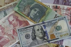 افت اندک قیمت دلار در مرکز مبادله ارز