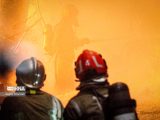 حریق گسترده در انبار لاستیک؛ درخواست کمک از آتش‌نشان‌های شهرهای مجاور