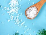 ۸ ماده خوراکی که می‌توانید جایگزین نمک کنید