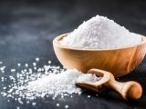 زیاده‌روی در مصرف نمک با بدن چه می‌کند؟/ علائم مصرف زیاد نمک