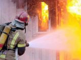 نجات ۱۰۰ نفر از آتش‌سوزی یک هتل در مشهد/ جزئیات