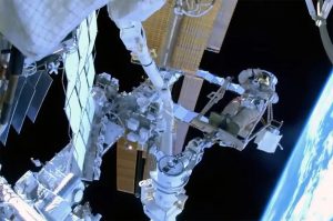 تاریخ‌سازی فضانورد روس در ایستگاه فضایی/ یک عملیات استثنایی/ عکس