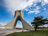 تصویر کمتر دیده شده از ساخت میدان آزادی تهران؛ تردد شترها پای برج/ عکس
