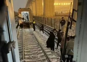 حادثه مترو در این کشور شرقی؛ ۱۰۲ نفر دچار شکستگی شدند