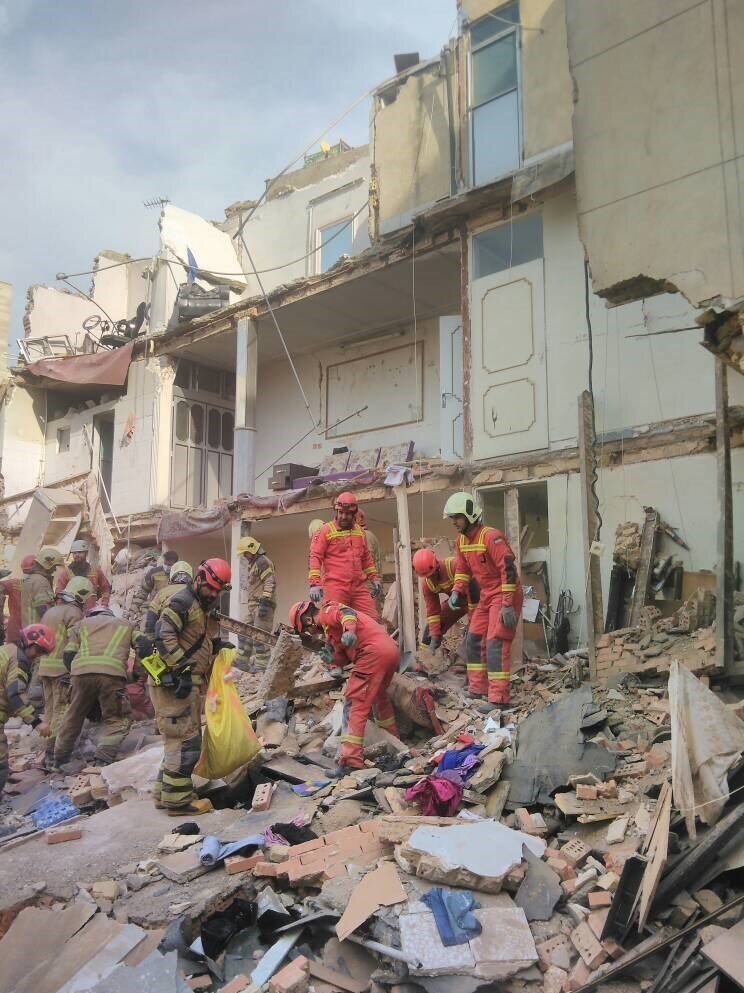 آخرین جزئیات از حادثه مرگبار ریزش ساختمان در تهران/ عکس
