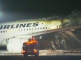 هواپیمای مسافربری روی باند فرودگاه در آتش سوخت/ جزئیات