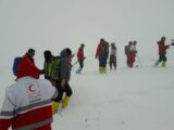 عکسی از کوه برفی و جستجو برای پیدا کردن کوهنوردان مفقود شده