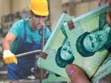 عکسی از پول در دست و عیدی کارگران