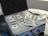 چمدانی پر از دلار
