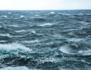 ارتفاع امواج در خلیج‌فارس از ۲ متر عبور می‌کند