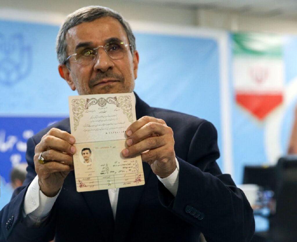 چرا احمدی‌نژاد علیرغم علم به احتمال قطعی ردصلاحیت ثبت‌نام کرد؟