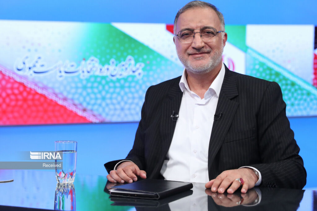 علیرضا زاکانی شهردار تهران و از چهره‌های انتخاباتی چهاردهمین دوره ریاست جمهوری