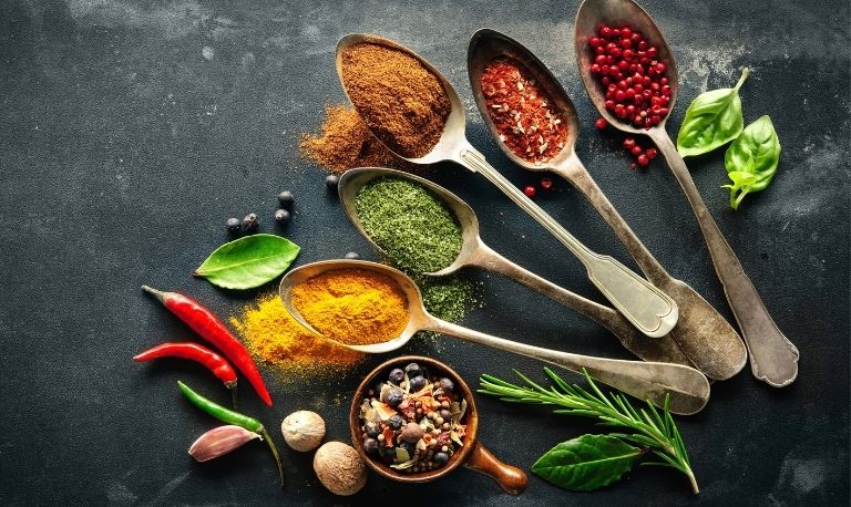 آیا ادویه جات بدون تاریخ مصرف را می‌شود استفاده کرد ؟