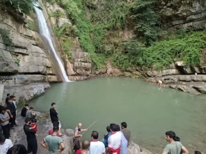 شیرجه مرگ در آبشار شیرآباد +فیلم
