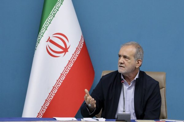مردم باید در تصمیمات فرهنگی مشارکت داشته باشند