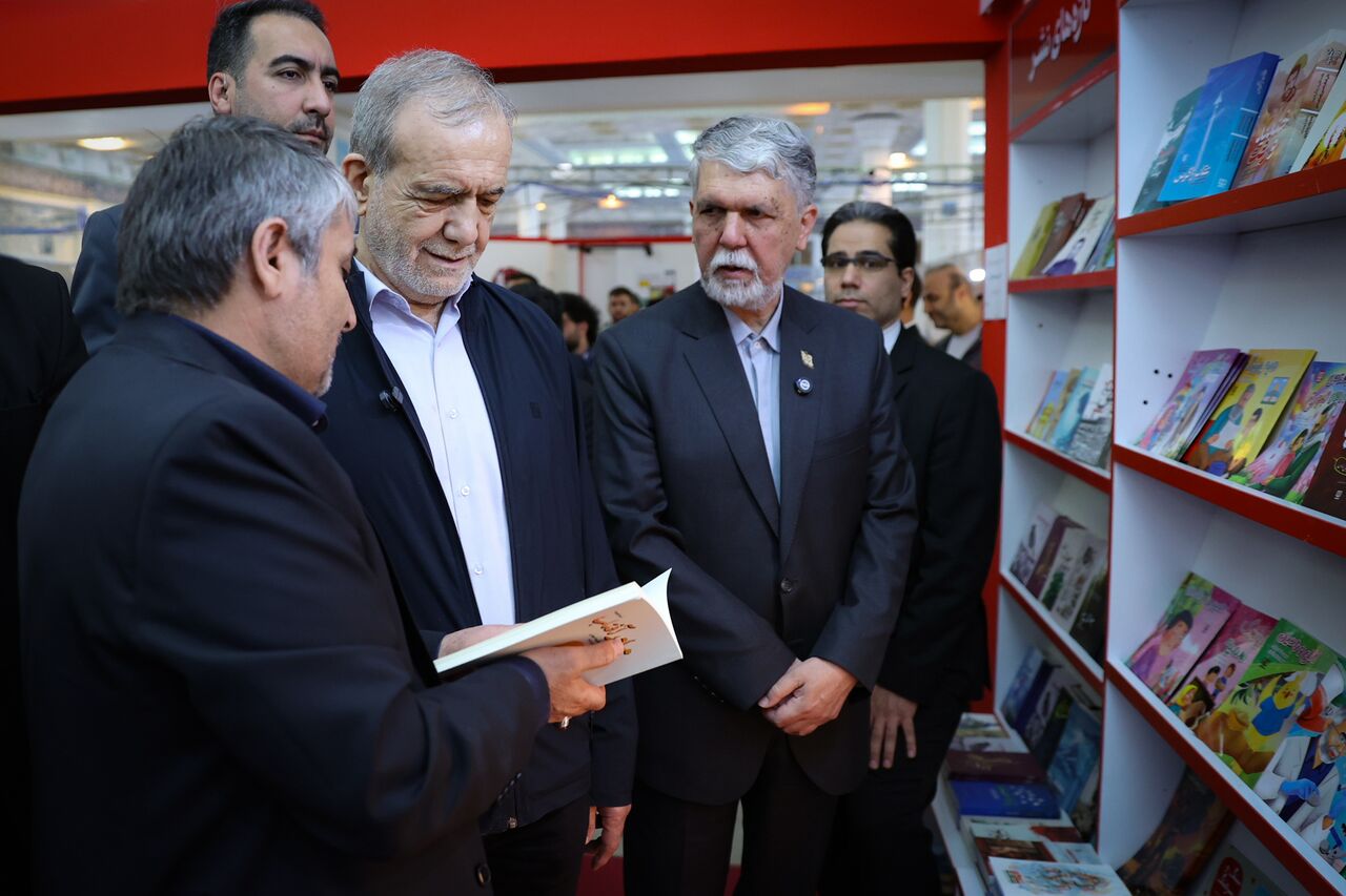 کتاب باید براساس نیاز روز نوشته شود