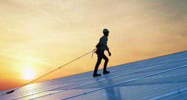 کدام صنایع آمریکا بیشترین دستمزد را می‌پردازند؟
