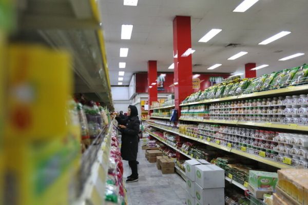 چرا کالاها هنوز با ارزان شدن ۲۳ هزار تومانی دلار کاهشی نشدند؟