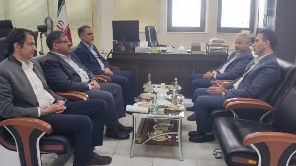 دیدار مدیرکل فرودگاه‌های یزد با مدیرکل هواشناسی استان