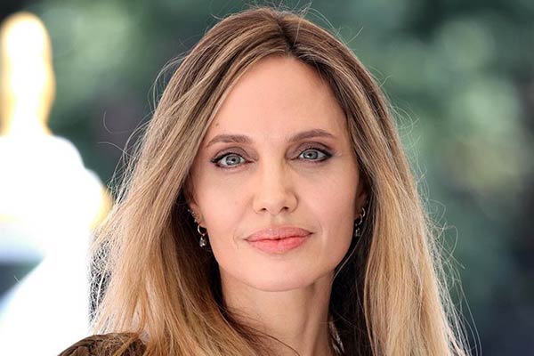 آنجلینا جولی با مدل موی متفاوت در فیلم جدیدش