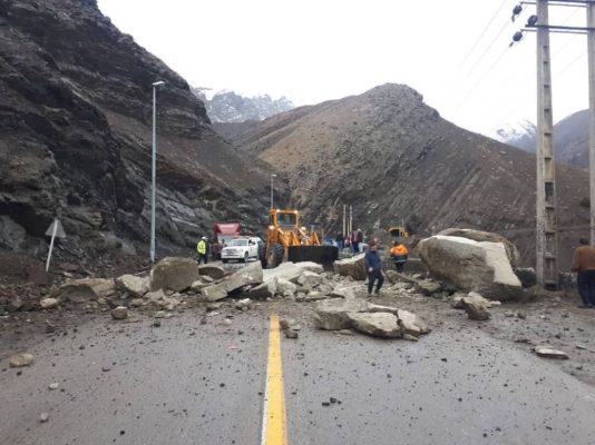 ریزش کوه در گرمسار قربانی گرفت