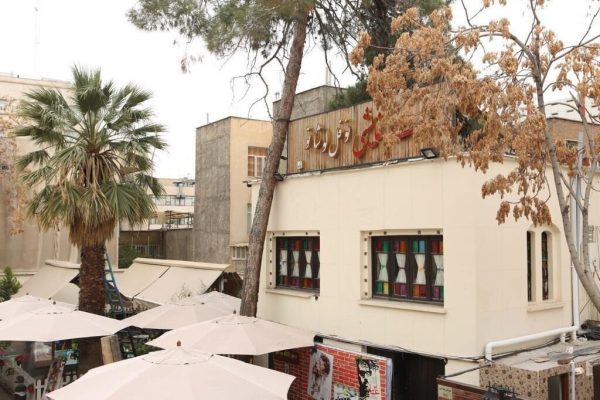 عمارت نوفل لوشاتو با چه نمایش‌هایی میزبان مخاطبان است؟